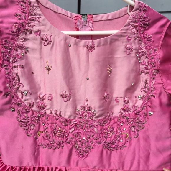 Fancy frock - Picture 2 of 4